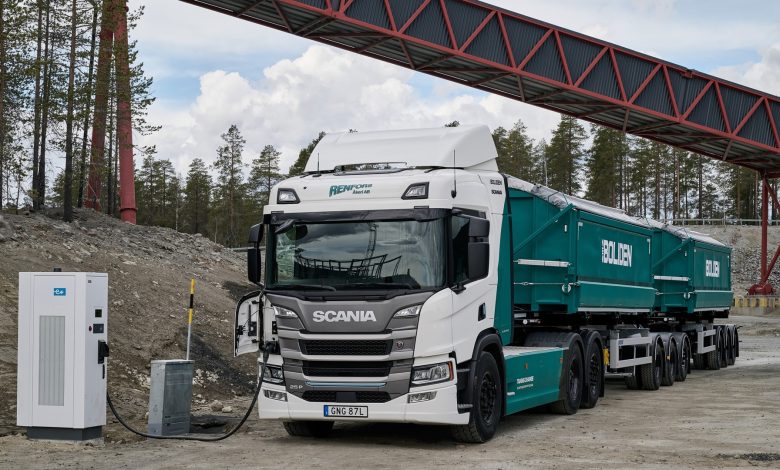 Camionul electric Scania de 74 de tone operează 19 ore pe zi