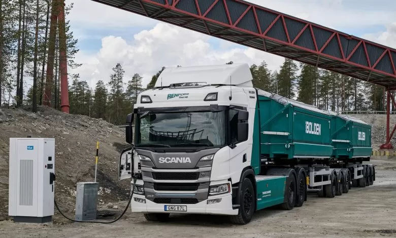 Camionul electric Scania de 74 de tone operează 19 ore pe zi