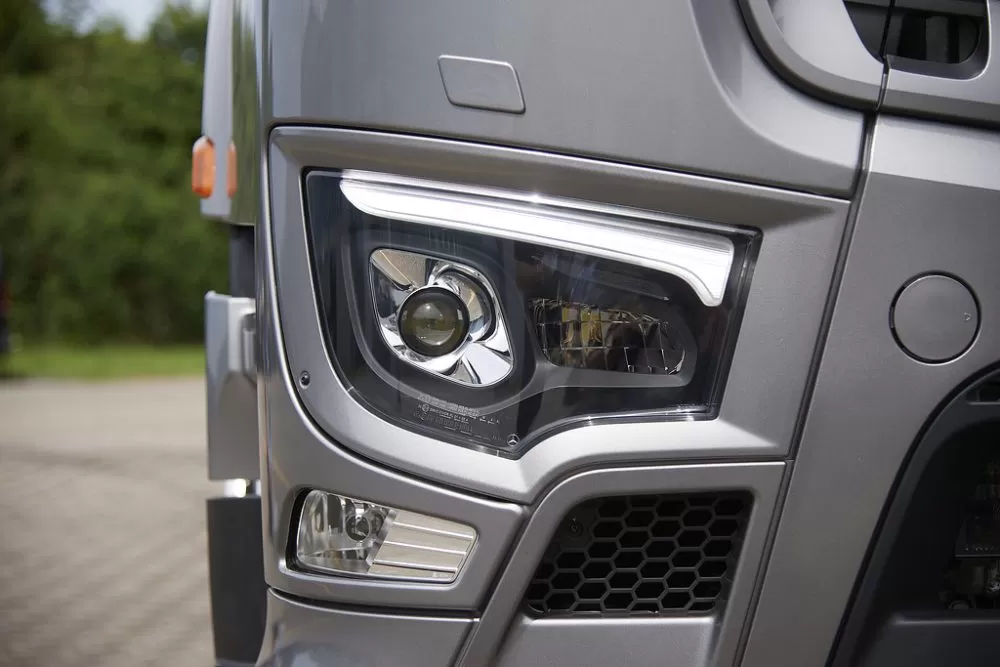 Mercedes-Benz Trucks faruri LED