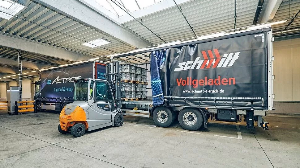 Mercedes-Benz eActros, folosit într-o combinație de 40 de tone