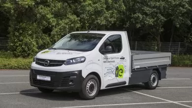Opel Vivaro-e disponibil cu platformă cu obloane