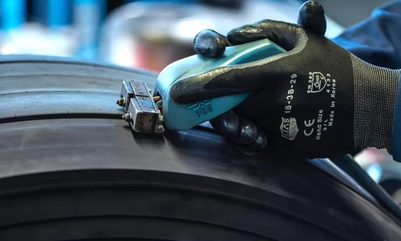 Reșaparea și recanelarea prelungesc viaţă anvelopelor de camion