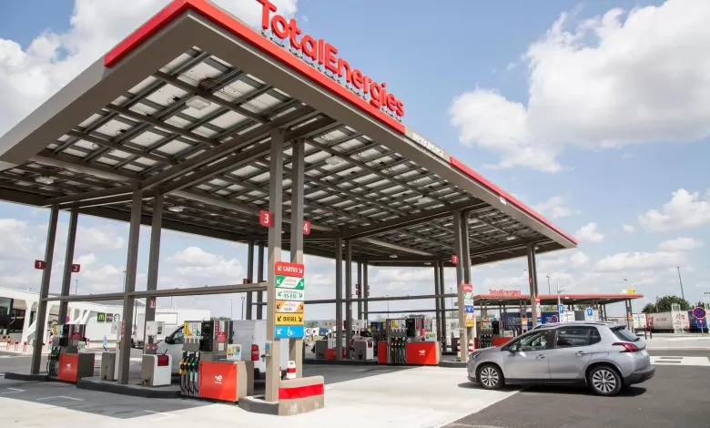 Franța: Reducerea de 12 eurocenți/litru la carburant oferită de TotalEnergies se aplică și camioanelor
