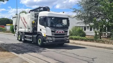 Un Scania plug-in hibrid echipat cu macara de Manjot Environnement 1 Un Scania plug-in hibrid carosat de Manjot Environnement