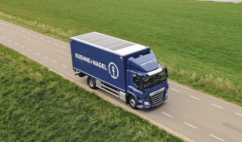 Camioanele Kuehne+Nagel, echipate cu panouri fotovoltaice
