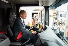 Cancelarul german Olaf Scholz a testat un camion electric Scania 25 P 8 Cancelarul german Olaf Scholz a testat un camion electric Scania