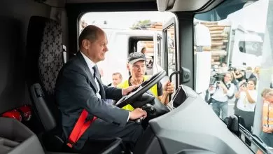 Cancelarul german Olaf Scholz a testat un camion electric Scania