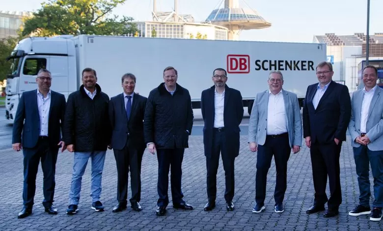 DB Schenker își convertește flota de semiremorci la modele Mega cu două niveluri