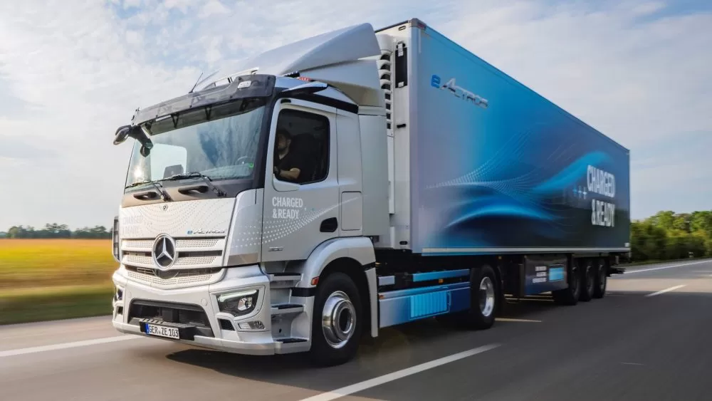 Camioane electrice: Modelele disponibile pe piața din România 6 IAA 2022: Versiune cap tractor pentru Mercedes-Benz eActros