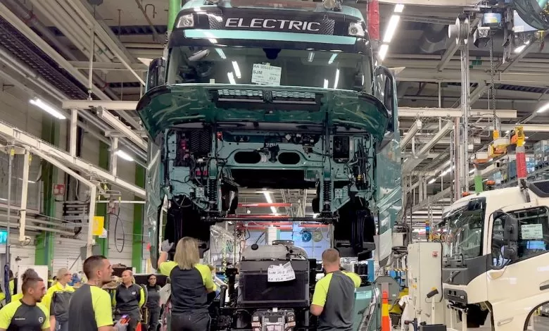 Volvo Trucks începe producția de serie a camioanelor electrice grele