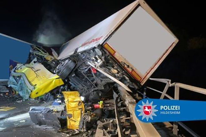 Germania: Accident cu patru camioane pe A7, produs de o șoferița de 22 de ani