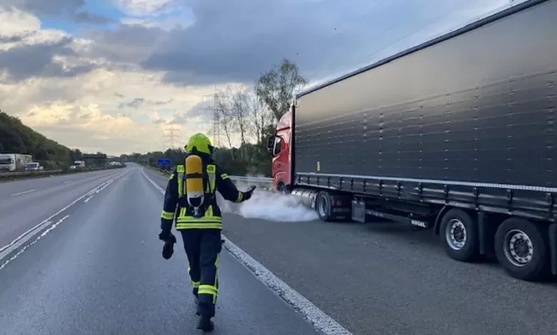 Germania: O scurgere de gaz dintr-un camion cu LNG a închis o autostradă 1 Germania: O scurgere de gaz din rezervorul unui camion cu LNG a dus la închiderea unei autostrăzi