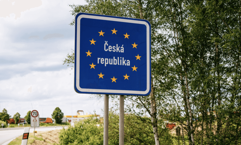 Cehia reintroduce temporar controalele la frontierele cu Slovacia