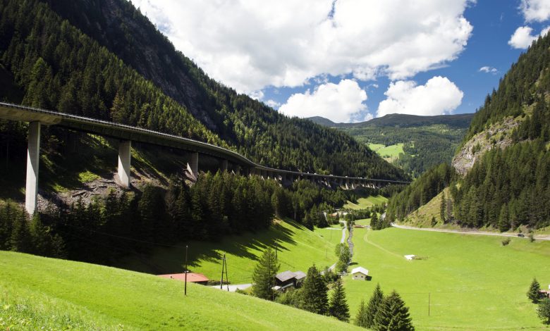 Zile suplimentare de limitare a traficului de camioane în Tirol