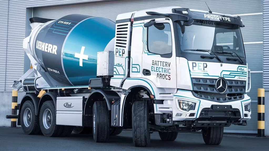 bauma 2022: Mercedes prezintă un prototip eActros LongHaul pentru construcții