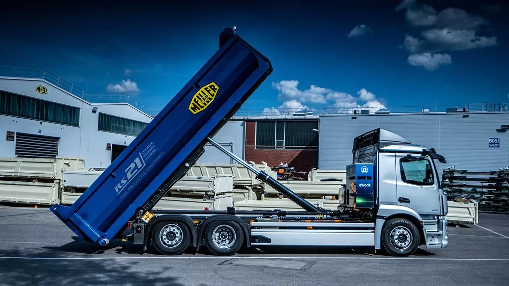 eActros 300 cu lift cu cârlig