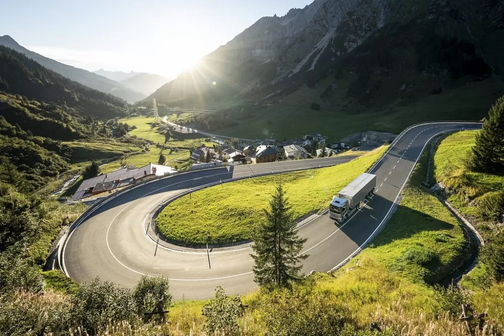 Camionul electric eActros de 40 de tone a străbătut Pasul Arlberg din Tirol 3 Camionul electric eActros de 40 de tone a străbătut Pasul Arlberg din Tirol