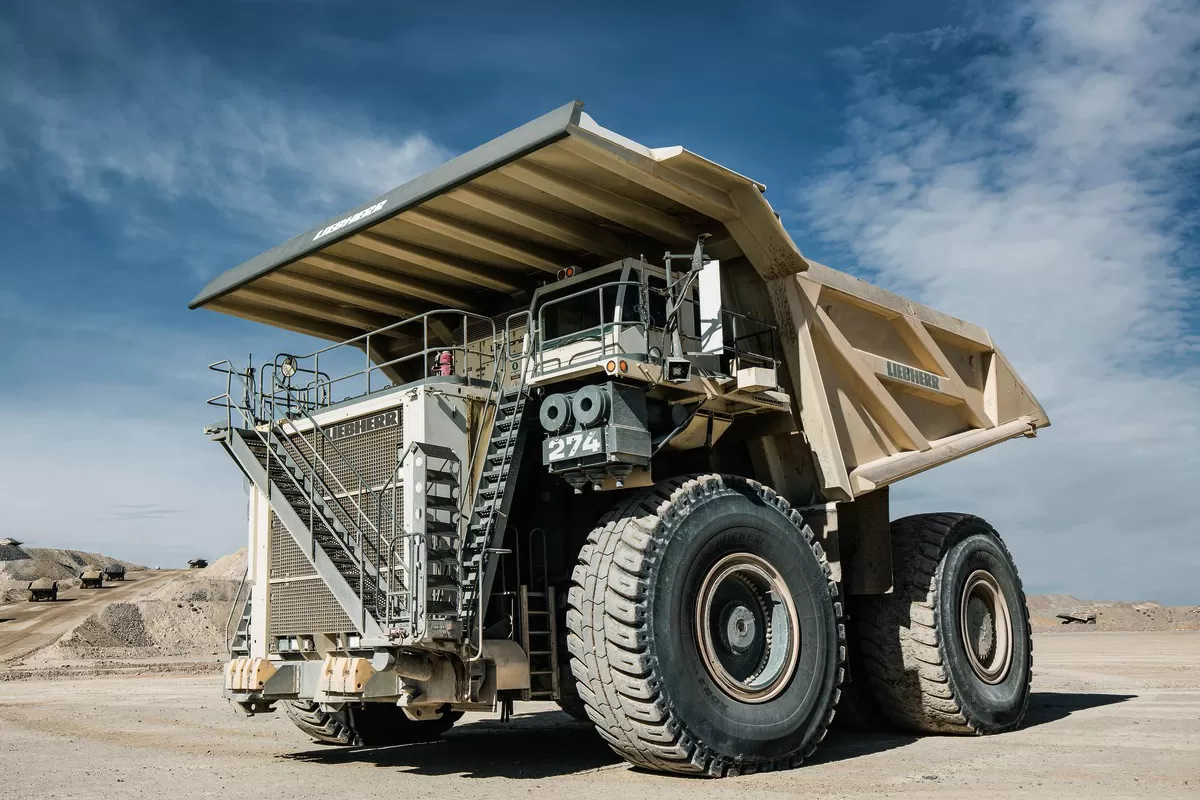 bauma 2022: Liebherr a expus T 274, un camion de minerit de 305 tone 3 bauma 2022: Liebherr a expus T 274, un camion de minerit de 305 tone