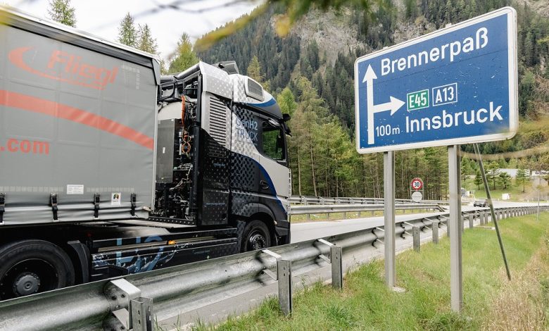 Mercedes a testat un prototip cu hidrogen GenH2 Truck în Pasul Brenner