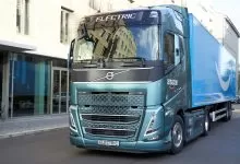 Volvo livrează primele camioane electrice produse cu oțel eco
