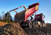 Despăgubire de 20.000 de euro pentru un șofer obligat să conducă un camion cu ITP nevalid