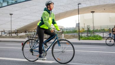 Continental a dezvoltat o jachetă foarte vizibilă pentru bicicliști