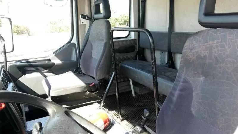 Renault Premium cu 3 uși și intrare suplimentară prin dormitor