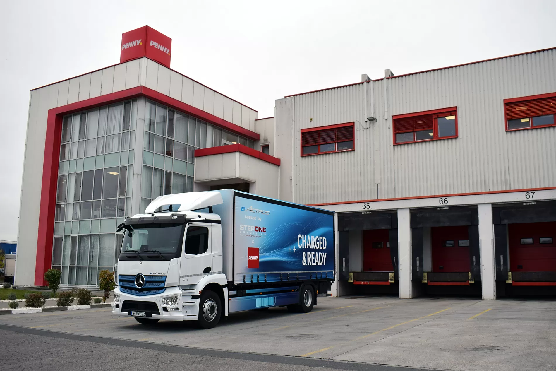 Camion electric eActros 300 în distribuția grea pentru PENNY România