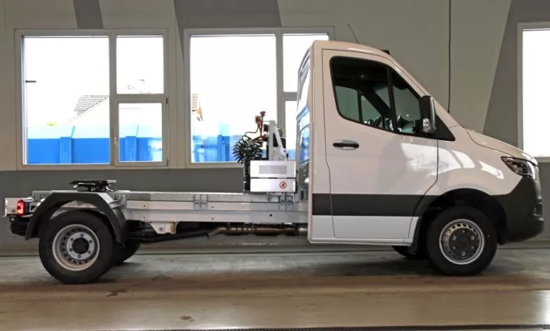 În Elveția, Mercedes-Benz Vans a introdus o versiune cap tractor Sprinter de 3,5 tone, pentru transport de semiremorci.