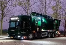 Primul camion electric cu macara pentru colectare de deșeuri