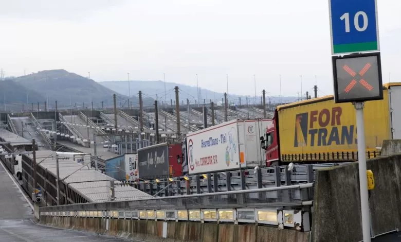 Se anunță întreruperi în traficul de camioane dintre Marea Britanie și Franța