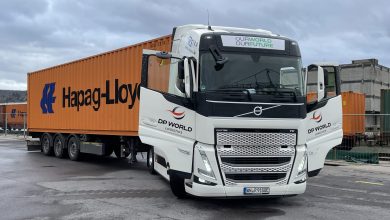 DP World folosește camioane electrice pentru transportul containerelor