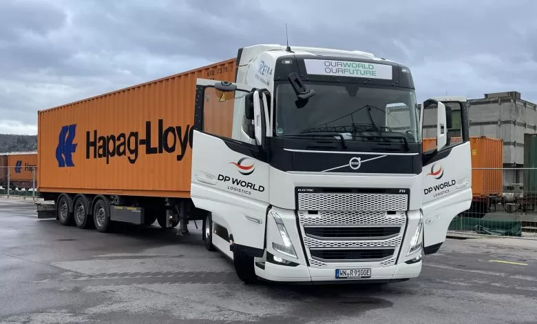 DP World folosește camioane electrice pentru transportul containerelor