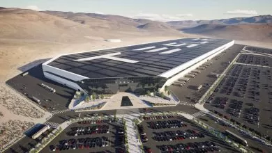 Tesla construiește o fabrică pentru camioanele Semi