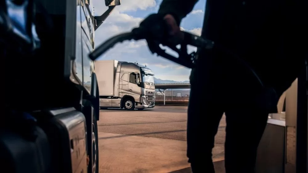 Top 6 provocări pentru industria de transport rutier de marfă 2 Camioane cu emisii de CO2 mai mici cu 90%, începând din 2040