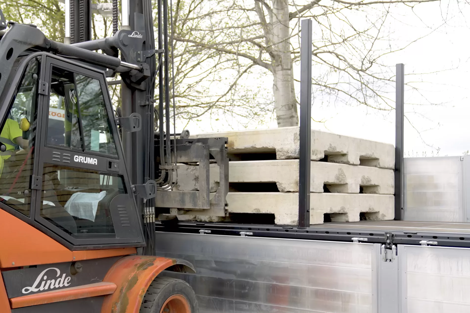 Kögel Multi, semiremorcă platformă pentru transportul materialelor de construcții