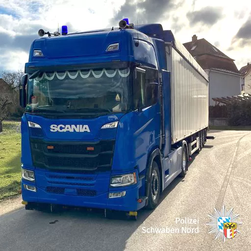 Germania: Șofer amendat cu 1.400 de euro și cercetat penal pentru circulație fără plăcuță de înmatriculare