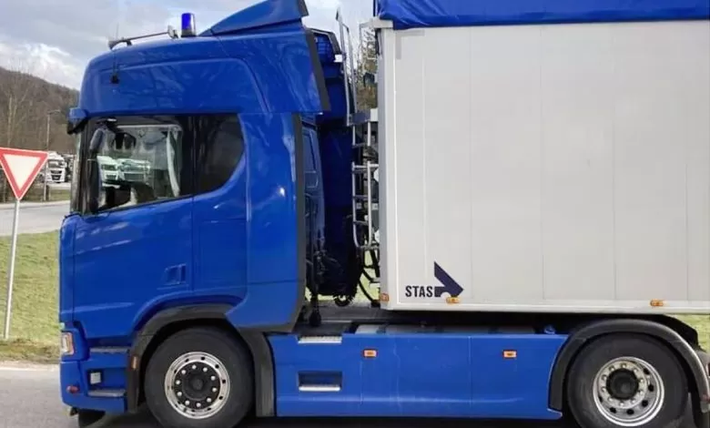 Germania: Șofer amendat cu 1.400 de euro și cercetat penal pentru circulație fără plăcuță de înmatriculare