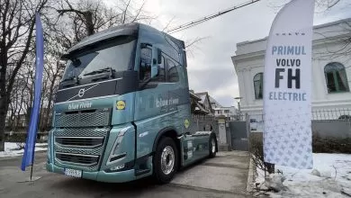 Blue River operează primul cap tractor electric Volvo FH Electric din România 14 Volvo Trucks a livrat primul cap tractor electric din România, companiei Blue River