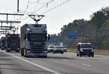 DSV începe să testeze camioane hibrid Scania cu pantograf