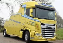 Camion de tractare cu două axe și motor de 430 CP