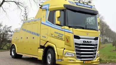 Camion de tractare cu două axe și motor de 430 CP