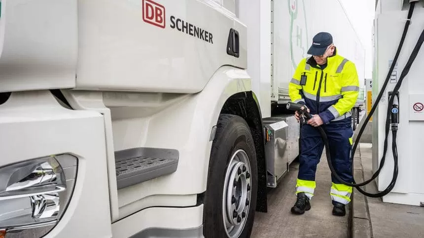 DB Schenker a început să folosească primul camion cu hidrogen