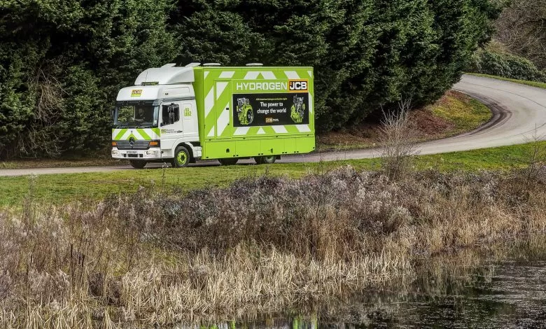 JCB a echipat un camionul Mercedes de 7,5 t cu motor pe hidrogen
