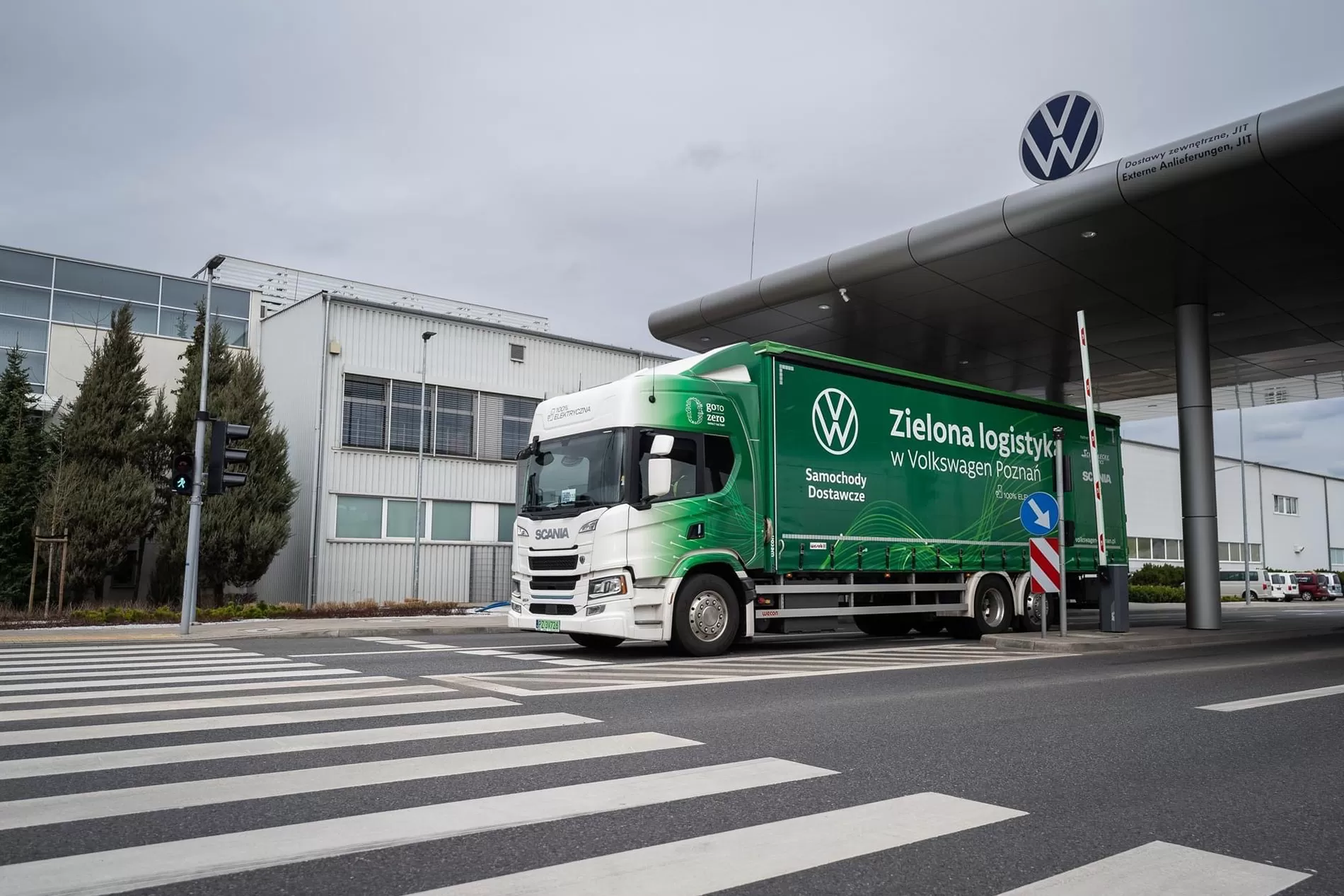 Camion electric Scania utilizat în livrări just-in-time de componente auto