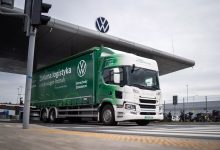 Camion electric Scania utilizat pentru livrări just-in-time de componente auto