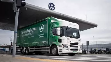 Camion electric Scania utilizat pentru livrări just-in-time de componente auto