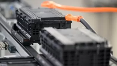 Bosch prezintă prima instalație automatizată de descărcare a bateriilor