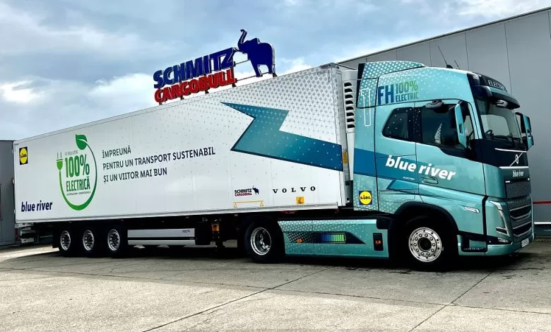 Semiremorcă frigorifică Schmitz Cargobull cu agregat 100% electric pentru Blue River