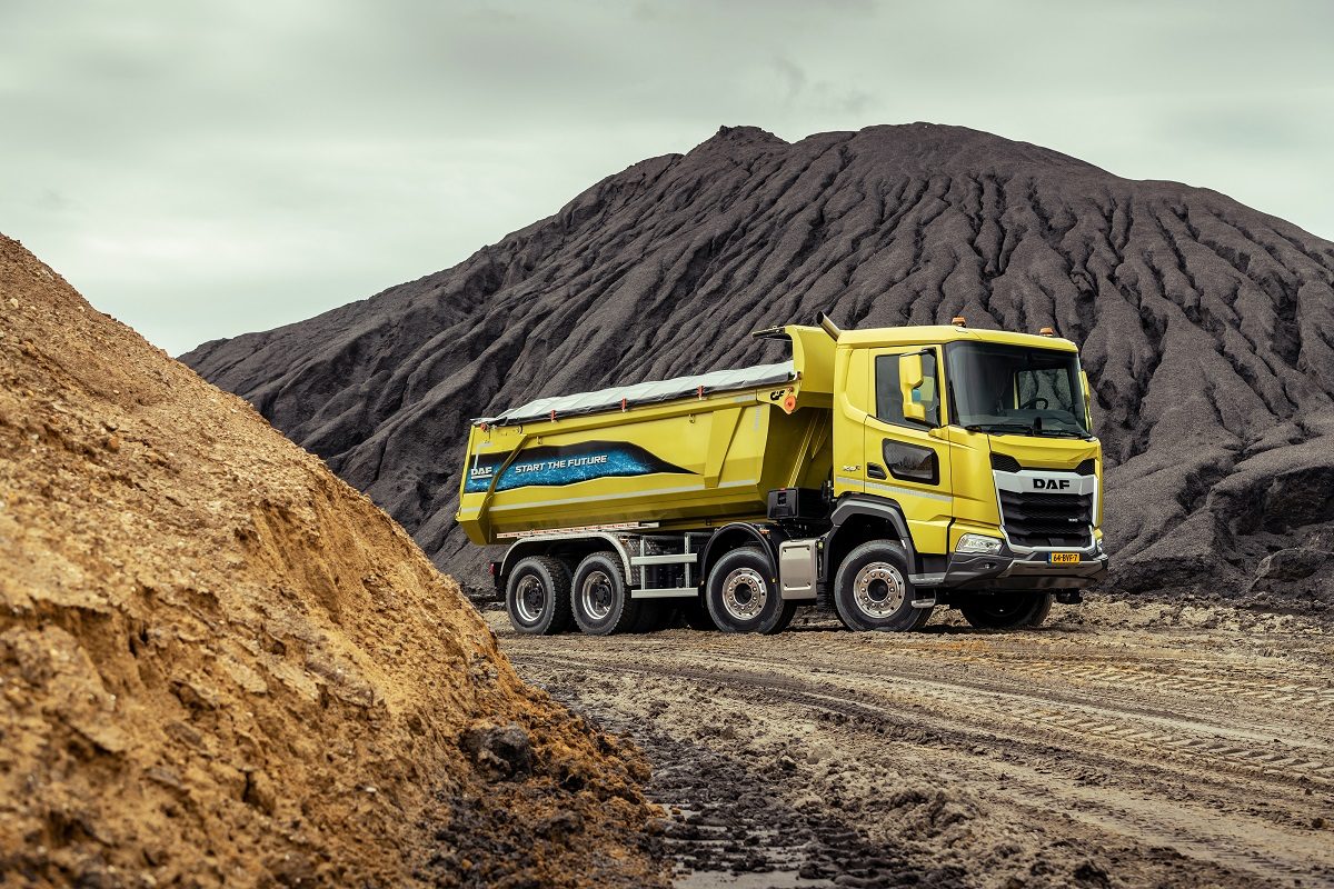 Test off-road cu noile camioane de construcții DAF